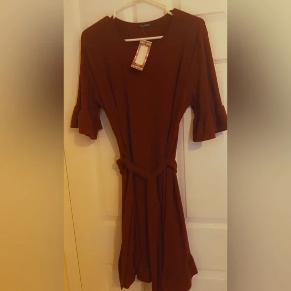 BURGUNDY RUFFLE TIE WAIST SHIFT DRESS - Picture 2 of 2